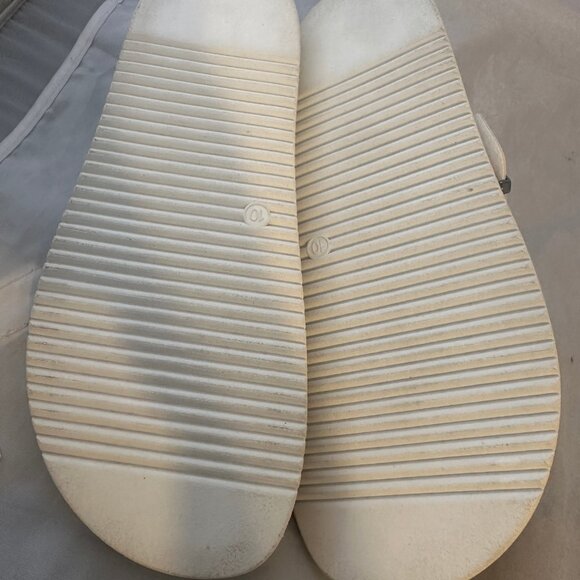 Izod  Charcy, White Flat Thong Sandal  Women Size 10      NEW with Box - Picture 5 of 6